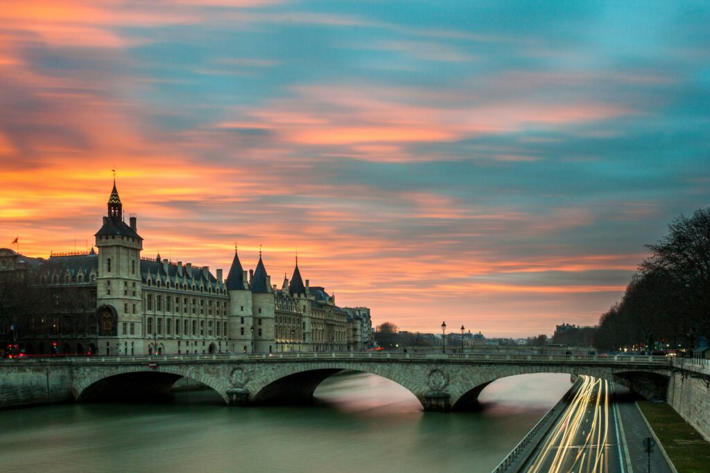 Quels sont les meilleurs restaurants romantiques pour un couple à Paris ?