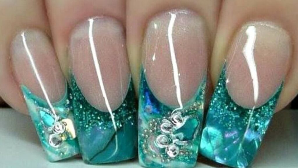 Comment adopter un magnifique ongle en gel bleu turquoise ?