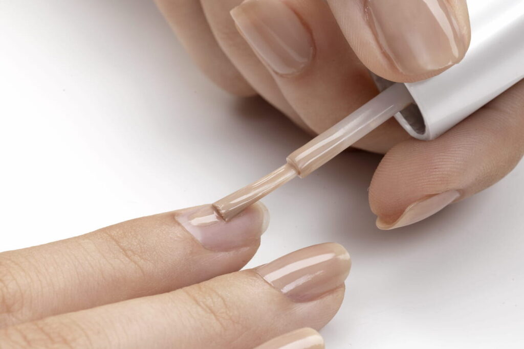 Comment choisir la bonne teinte de vernis à ongles couleur nude ?