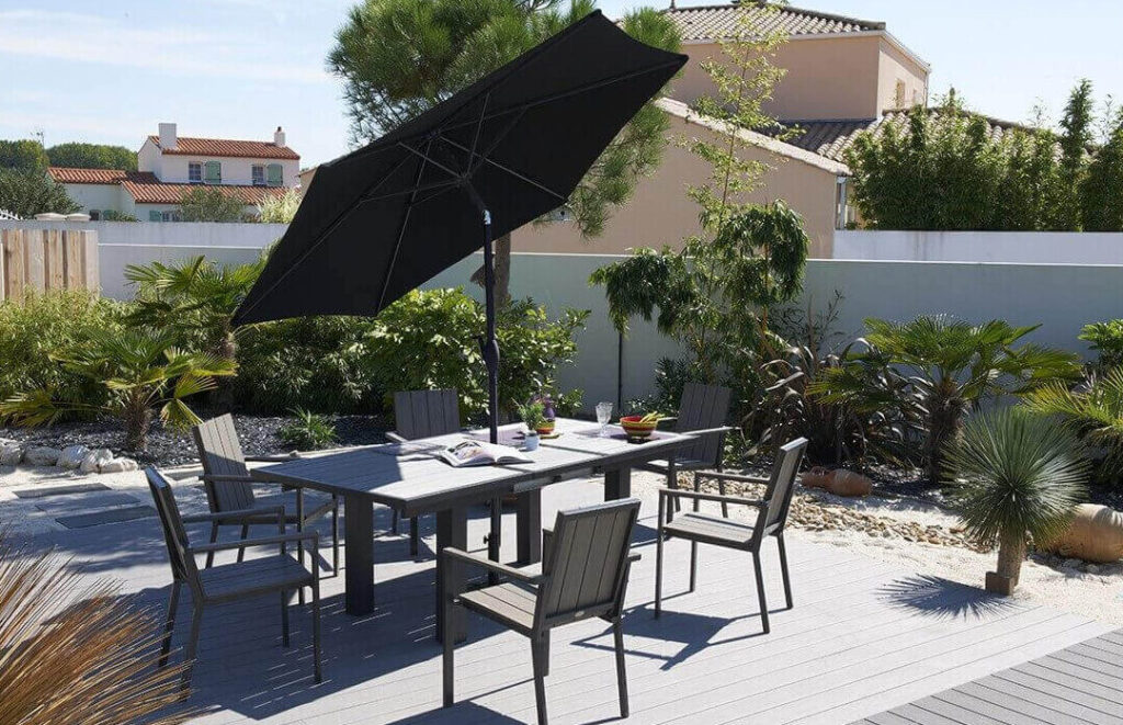Comment choisir le meilleur parasol à franges pour votre jardin d&rsquo;été ?