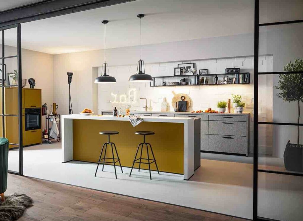 Comment intégrer une verrière entre la cuisine et l&rsquo;entrée pour un intérieur moderne et lumineux ?