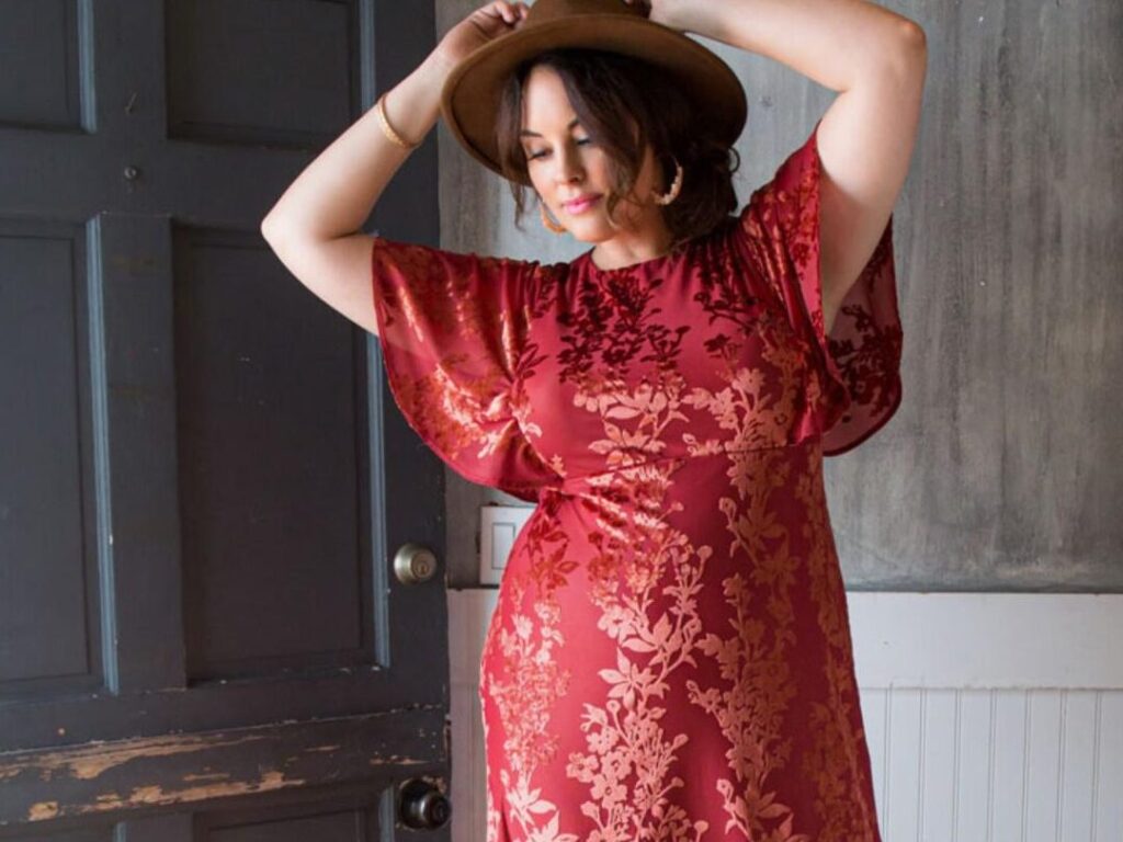 Quelle robe de cérémonie pour femme ronde choisir ?