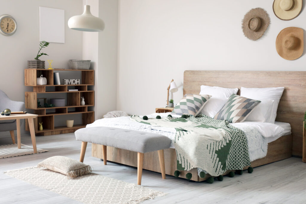 Comment aménager une chambre blanche et bois naturel pour une atmosphère zen ?