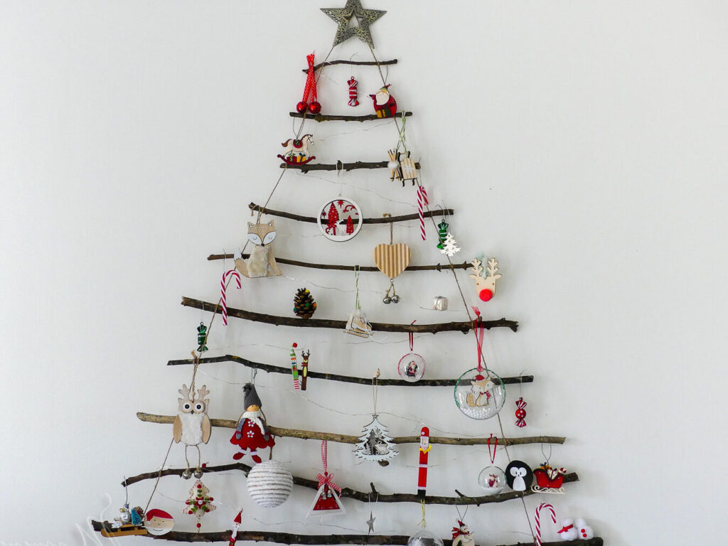 Comment créer une décoration de Noël originale avec des branches d&rsquo;arbres ?