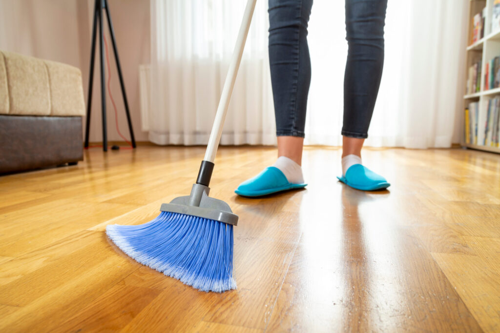 Comment bien choisir sa serpillère pour parquet ?