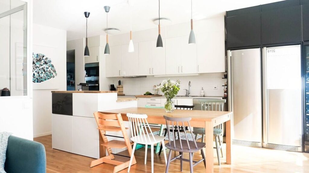 Comment intégrer parfaitement la cuisine dans une salle à manger ?