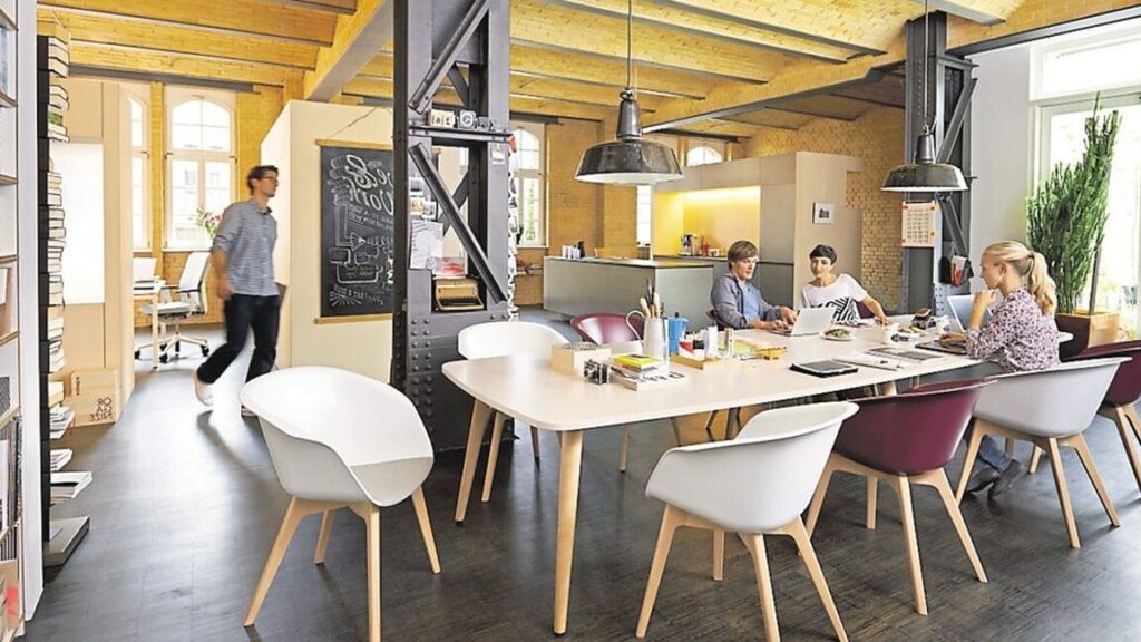 Les avantages d&rsquo;un bureau triangle dans votre espace de travail