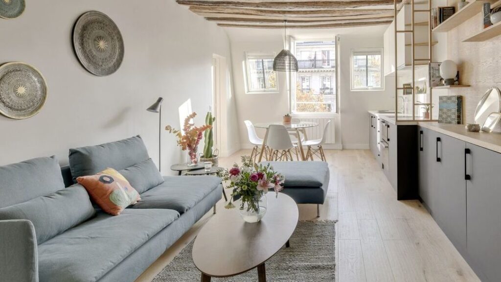 Comment aménager un petit salon en longueur pour maximiser l&rsquo;espace ?