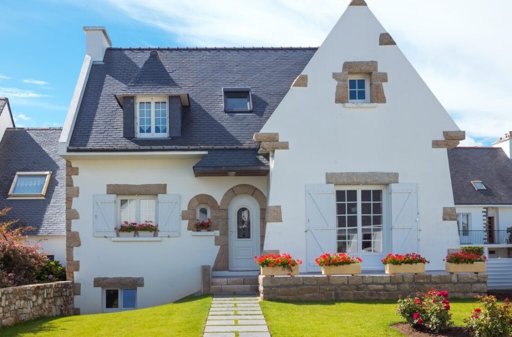 Maison néo bretonne : un mélange d’architecture traditionnelle et moderne