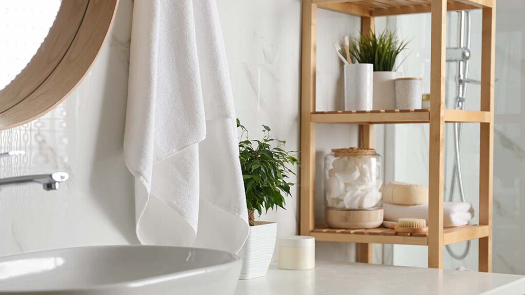 Optimiser l&rsquo;espace : 10 astuces pour aménager de petites salles de bain efficacement