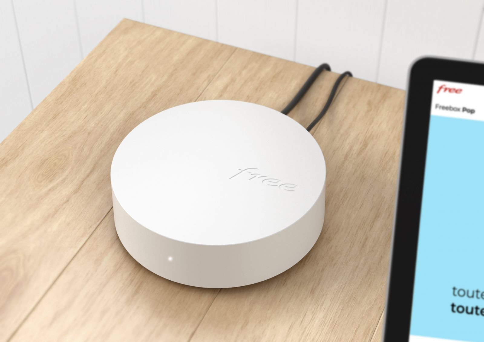 gros plan sur un répéteur WiFi