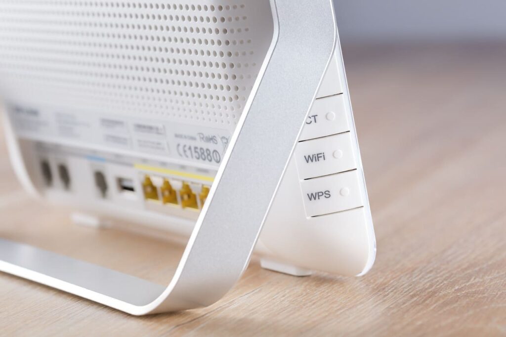 Guide complet sur les répéteurs WiFi pour améliorer la connexion Internet.