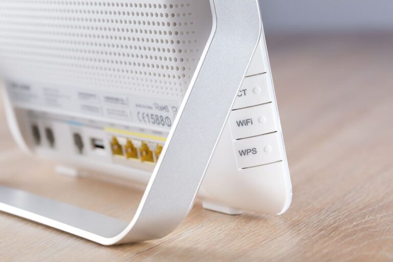Guide complet sur les répéteurs WiFi pour améliorer la connexion Internet.