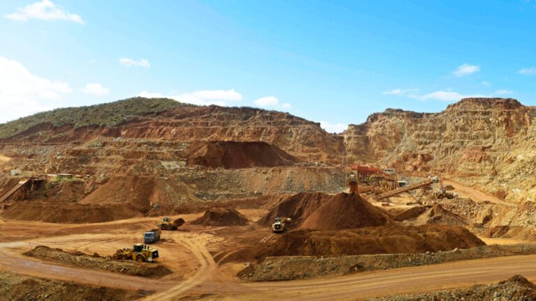 Mine de nickel illustrant son extraction et son importance industrielle