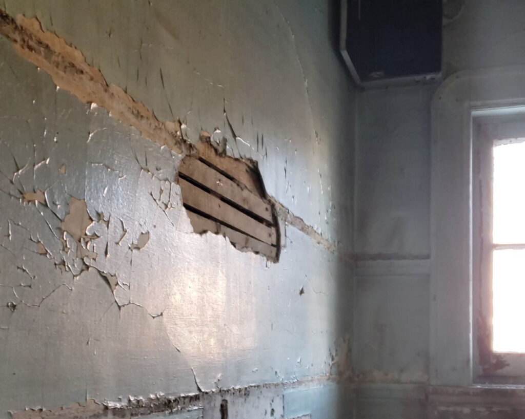 Exemple d'un mur avec présence d'amiante dans le plâtre