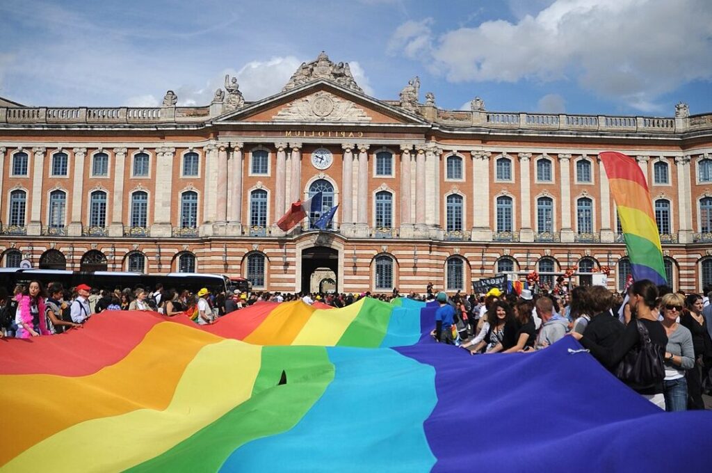 Quelle est la différence entre LGBT et Lgbtq ?