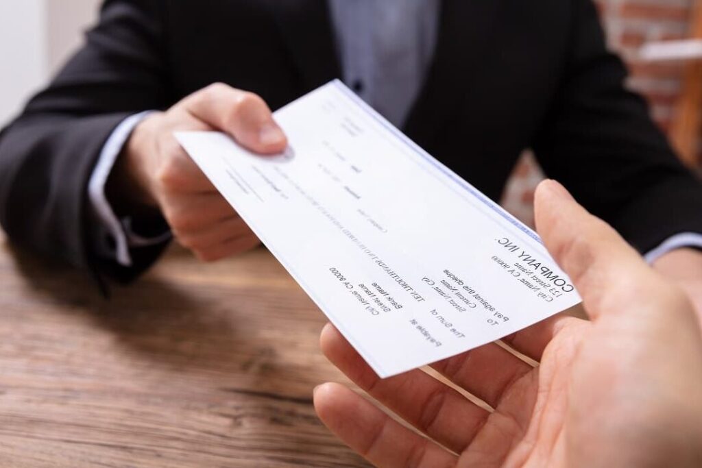 Délai d’encaissement d’un chèque à la Banque Postale : témoignages et avis