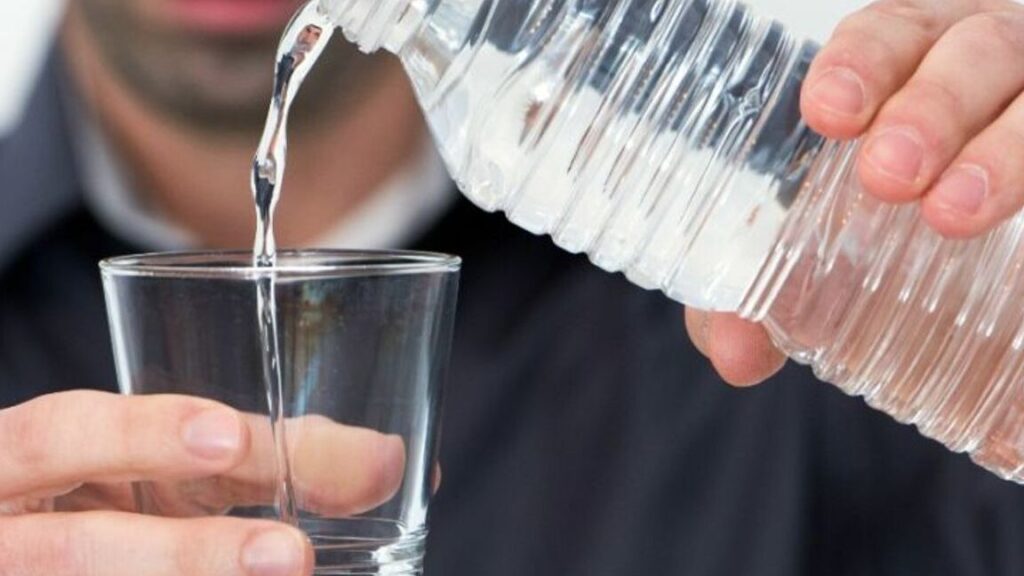 Combien de verres dans une bouteille d’eau ?