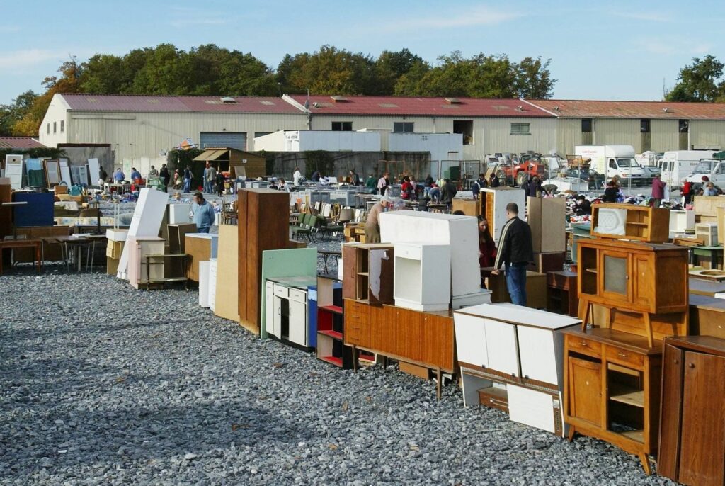 Chiner dans le Loiret : les meilleures brocantes à ne pas manquer