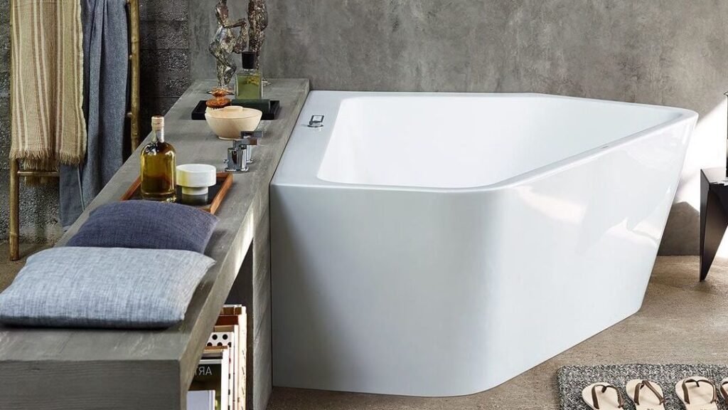 Comment intégrer une petite baignoire d’angle 70×70 dans votre salle de bain ?