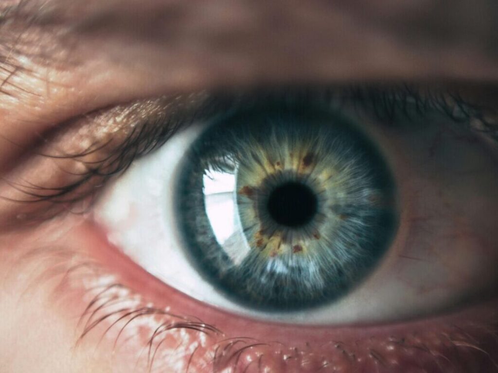 Comment vivre avec un décollement du vitré ?