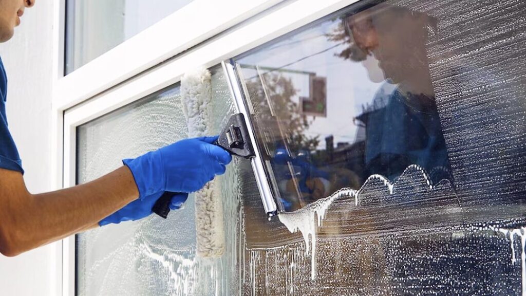 Astuce simple pour des vitres impeccables sans traces