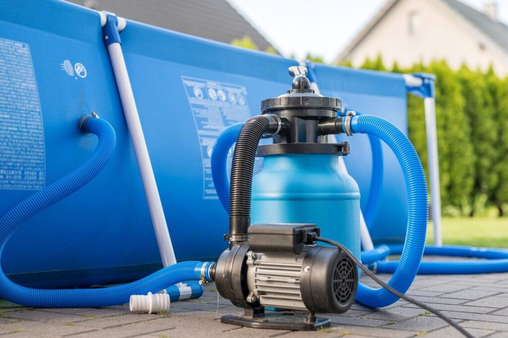 Astuce simple pour vider le fond d’une piscine hors sol