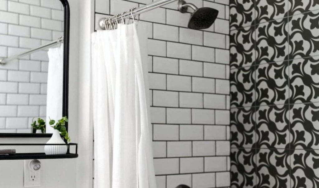 Comment choisir un rideau de douche chic pour transformer votre salle de bain ?