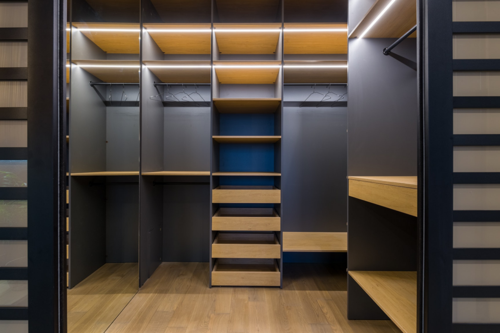 Comment personnaliser votre armoire PAX pour maximiser l’espace de rangement ?