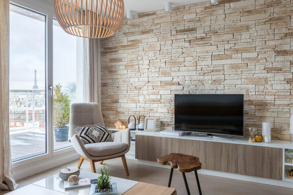 Comment aménager son salon avec une grande baie vitrée pour maximiser la lumière naturelle ?