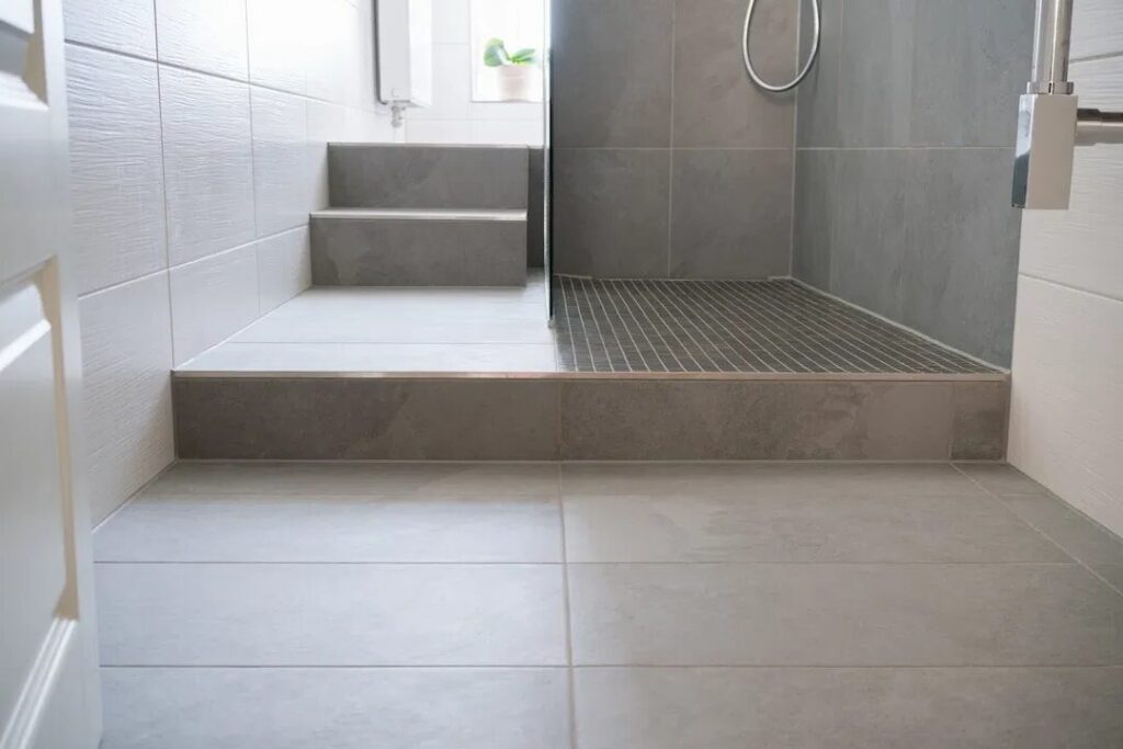 Comment choisir le meilleur revêtement de sol pour votre salle de bain ?