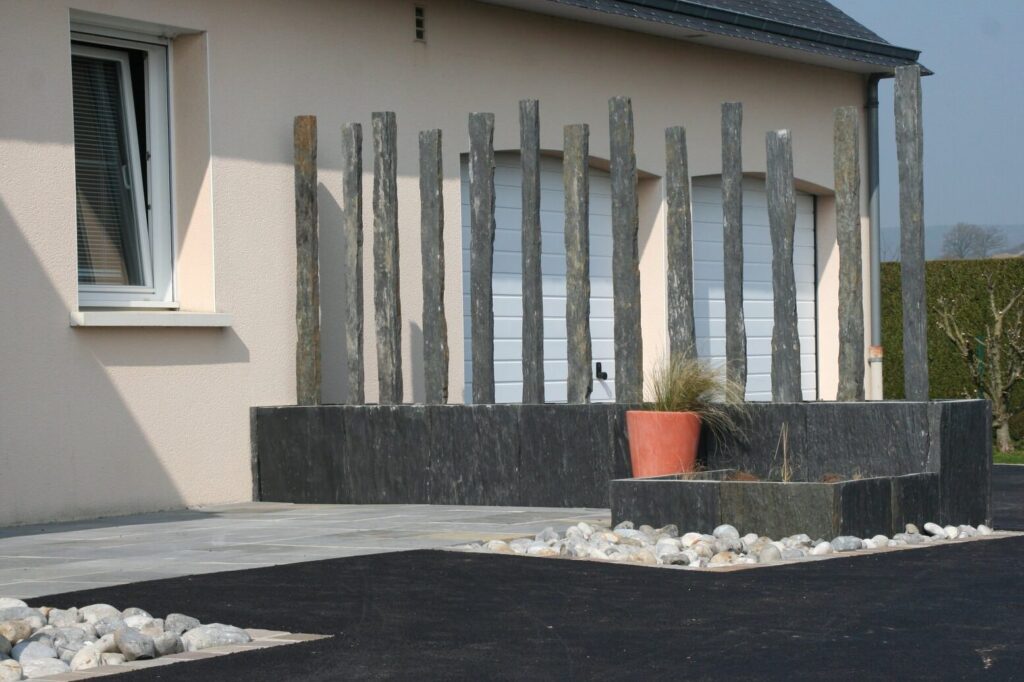 Comment intégrer l’ardoise pour une décoration de jardin originale ?