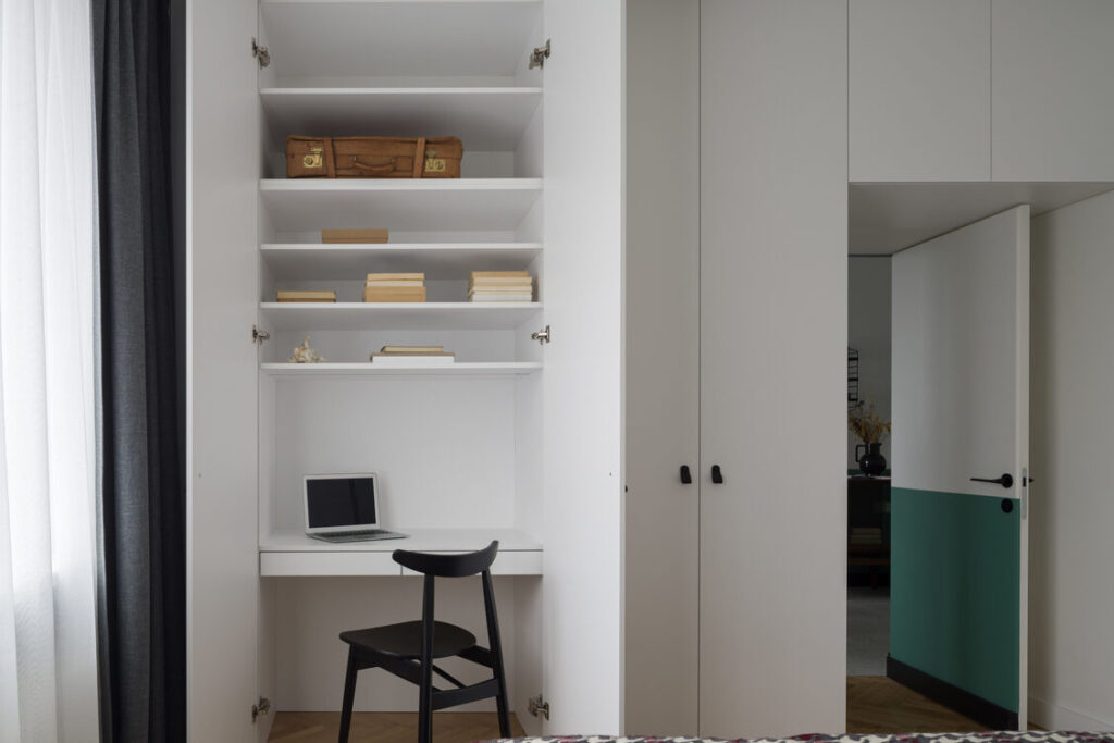 Comment intégrer un espace bureau dans votre dressing ?
