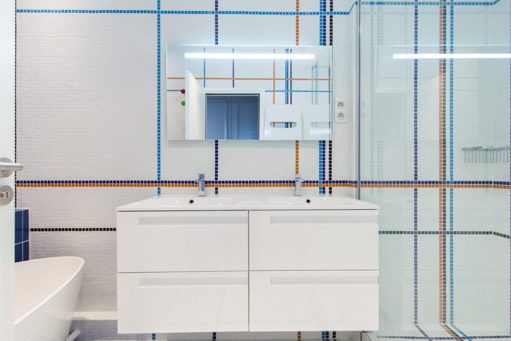 Relooker sa salle de bain sans se ruiner : astuces et conseils pratiques