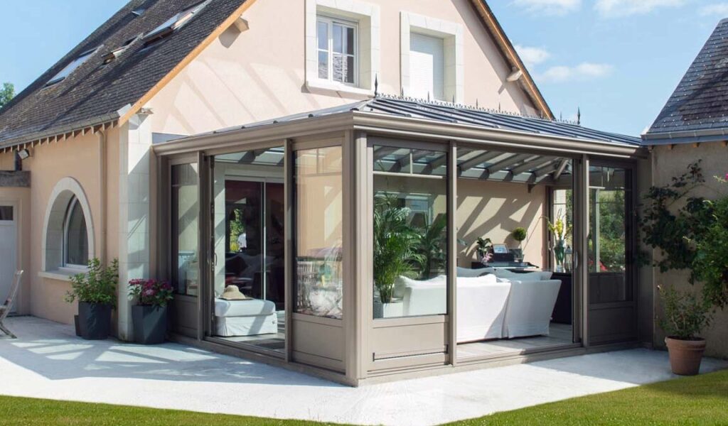 Aménager une véranda avec mur plein : quels avantages pour votre maison ?