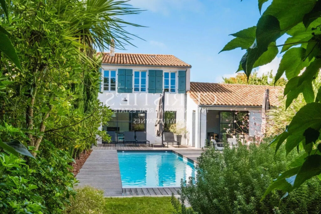 Trouver la perle rare : comment choisir sa maison à vendre sur l’île de Ré ?