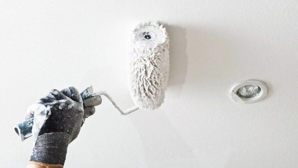Comment choisir la meilleure peinture pour votre plafond ?
