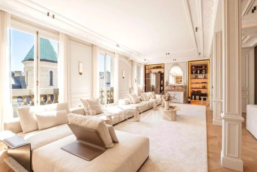 Penthouses de luxe à Paris : où trouver le summum du raffinement urbain ?
