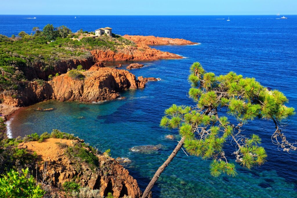 Plages d’Antibes : découvrez les joyaux du bord de mer azuréen