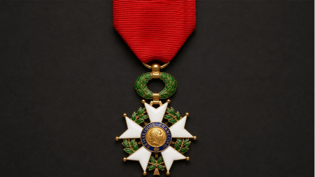 Insigne de chevalier de la Légion d'honneur avec son ruban rouge